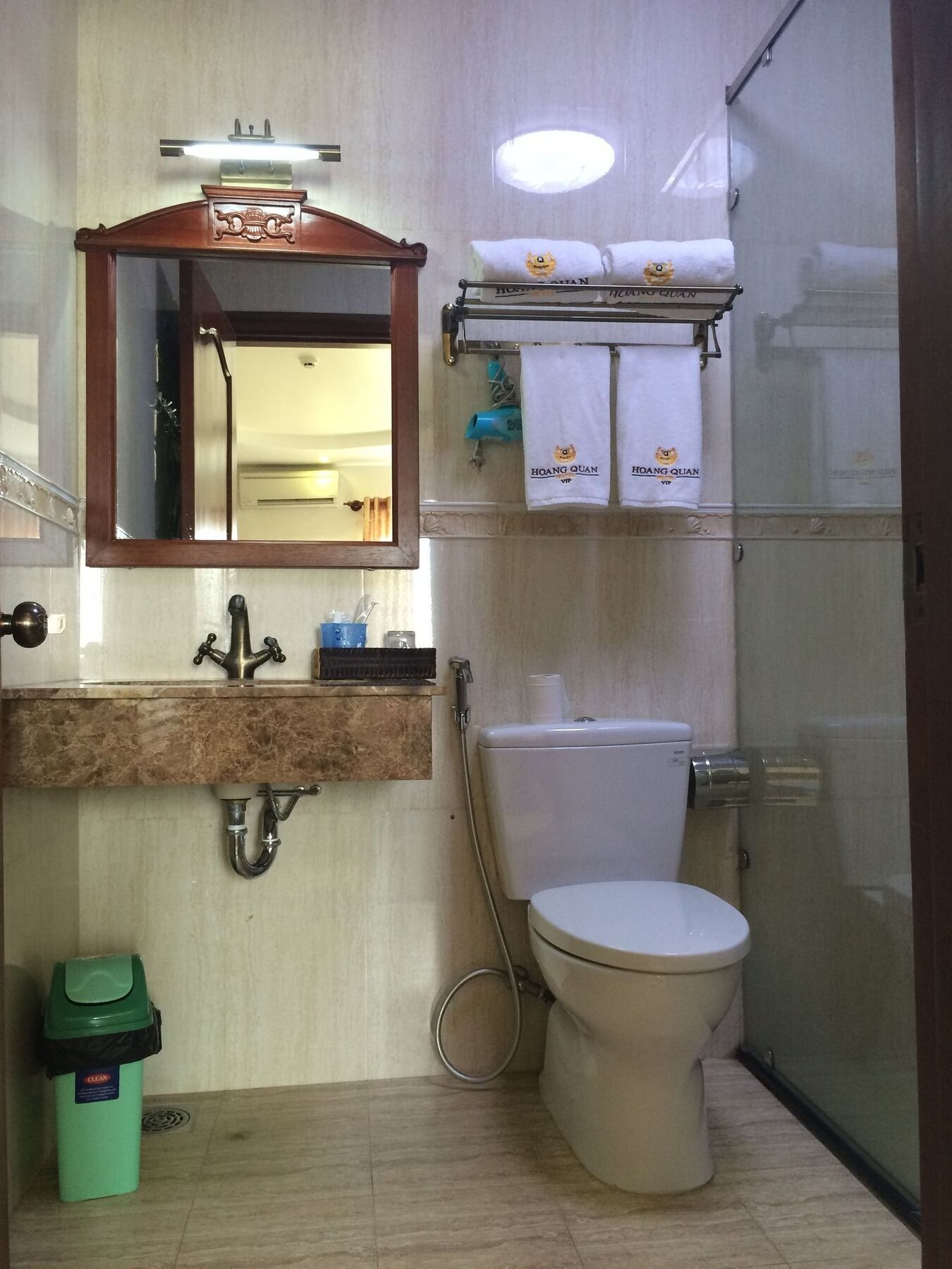 Hotel Hoang Quan