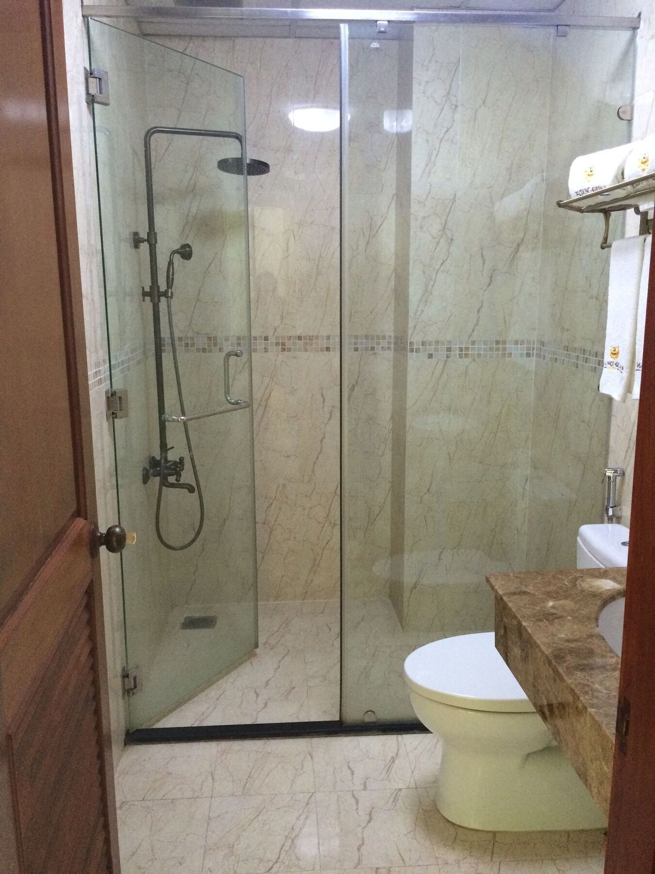 Hotel Hoang Quan